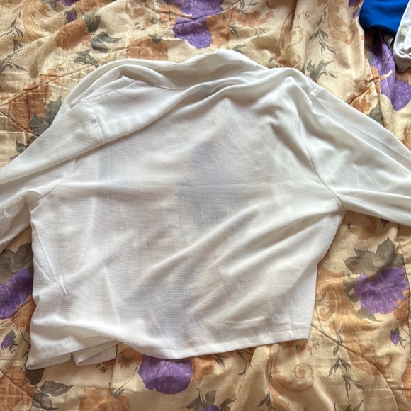 Zenobia White Boxy 3/4 Sleeve Blouse with Notched Collar - Picture 4 of 6